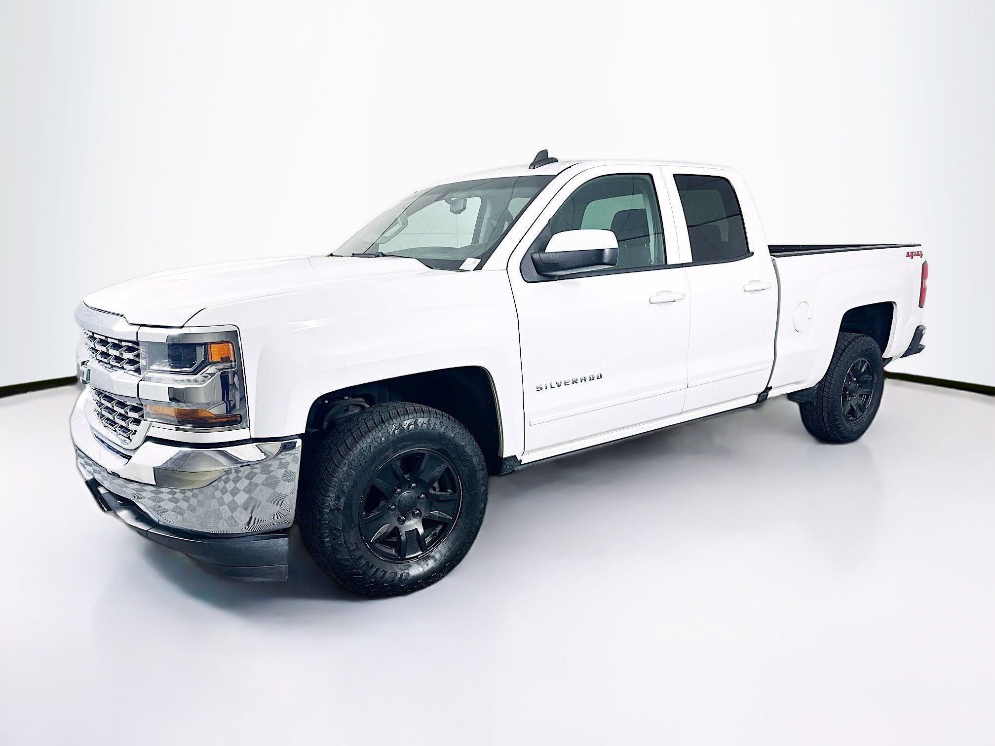 Used 2018 Chevrolet Silverado 1500 LT AWD/4WD image 3