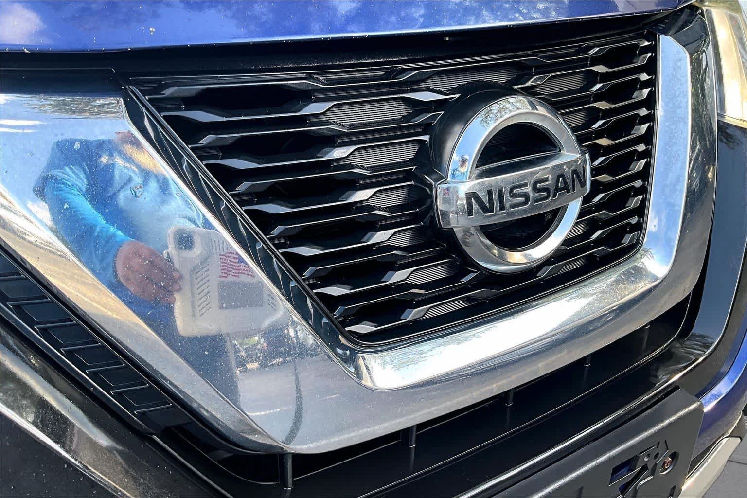 Used 2017 Nissan Rogue S AWD/4WD image 32