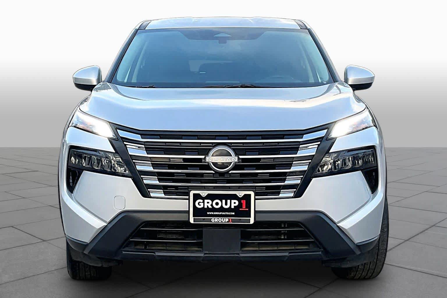 Used 2025 Nissan Rogue SV AWD/4WD image 4