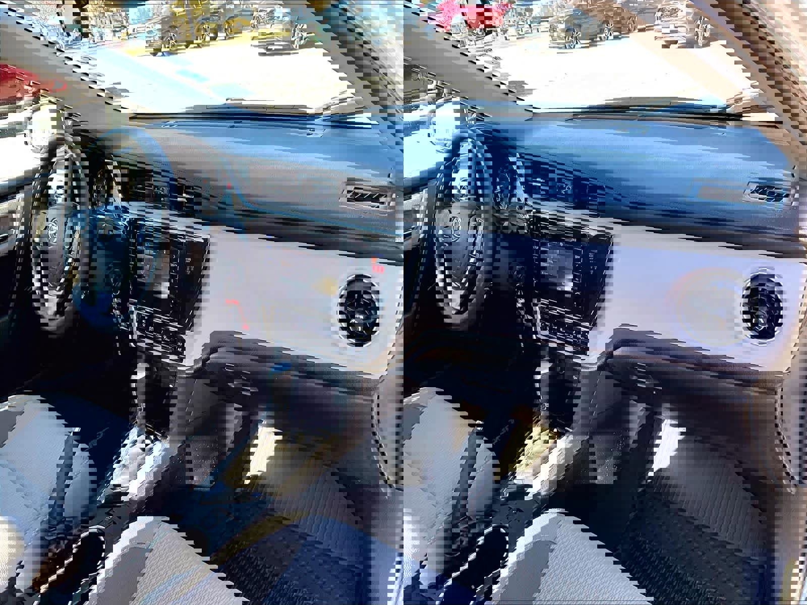 Used 2018 Toyota Corolla LE image 14