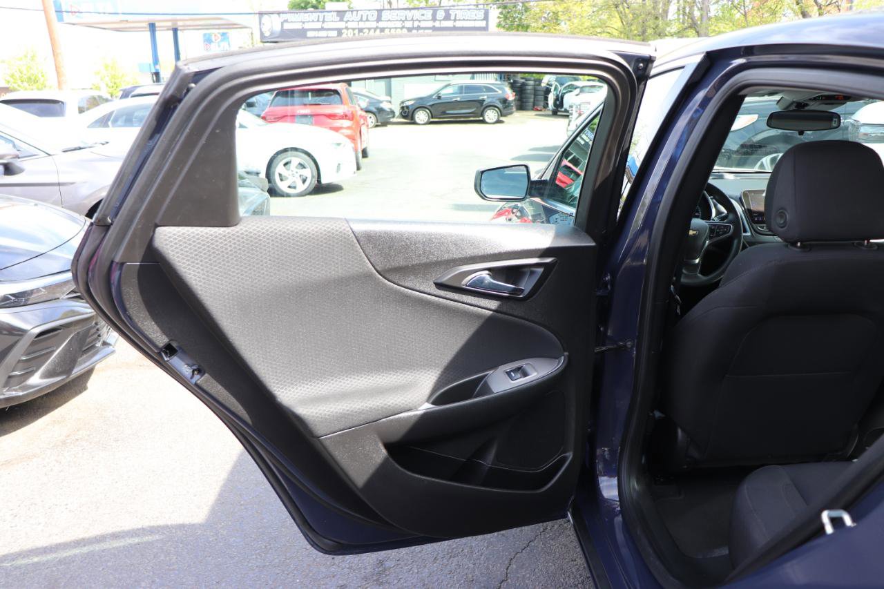 Used 2025 Chevrolet Malibu LT FWD image 24