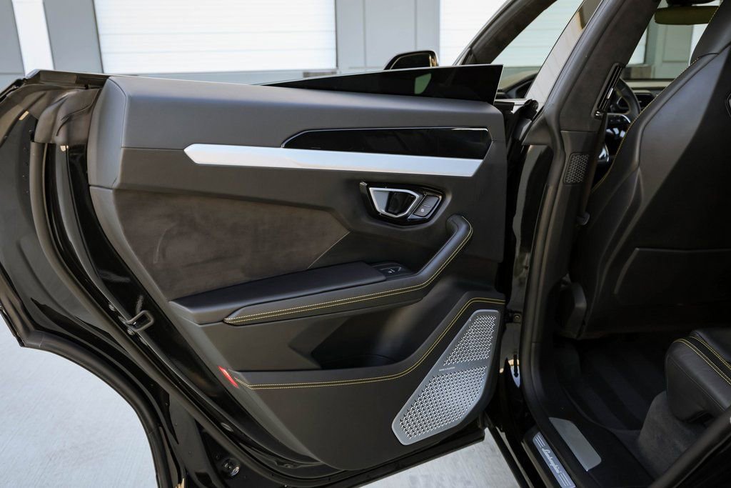 Used 2019 Lamborghini Urus image 33