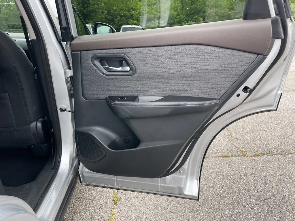 Used 2022 Nissan Rogue SV AWD/4WD image 18