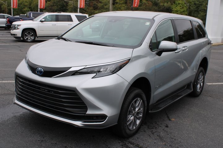 Used 2025 Toyota Sienna LE
