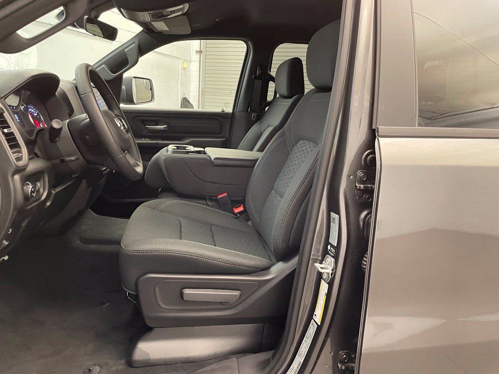 New 2026 RAM 1500 Express AWD/4WD image 16
