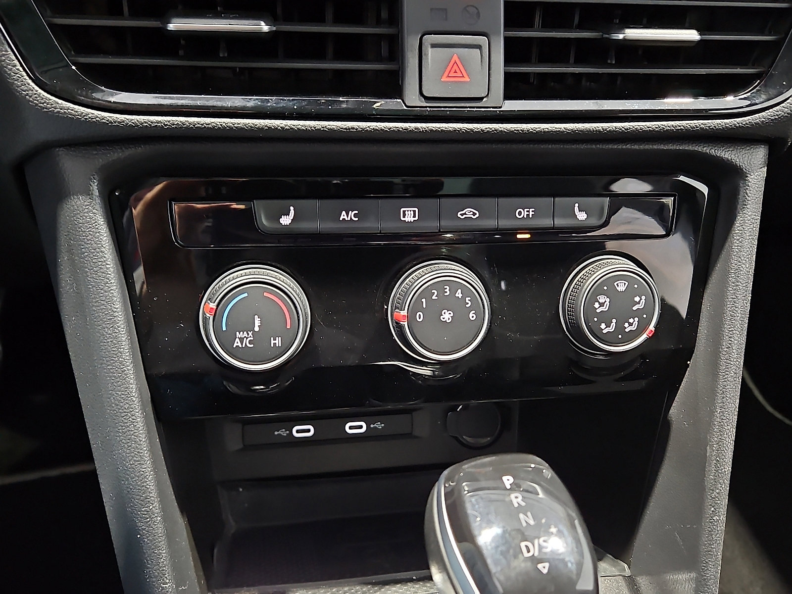 Certified 2023 Volkswagen Taos SE w/ Panoramic Sunroof Package FWD image 14