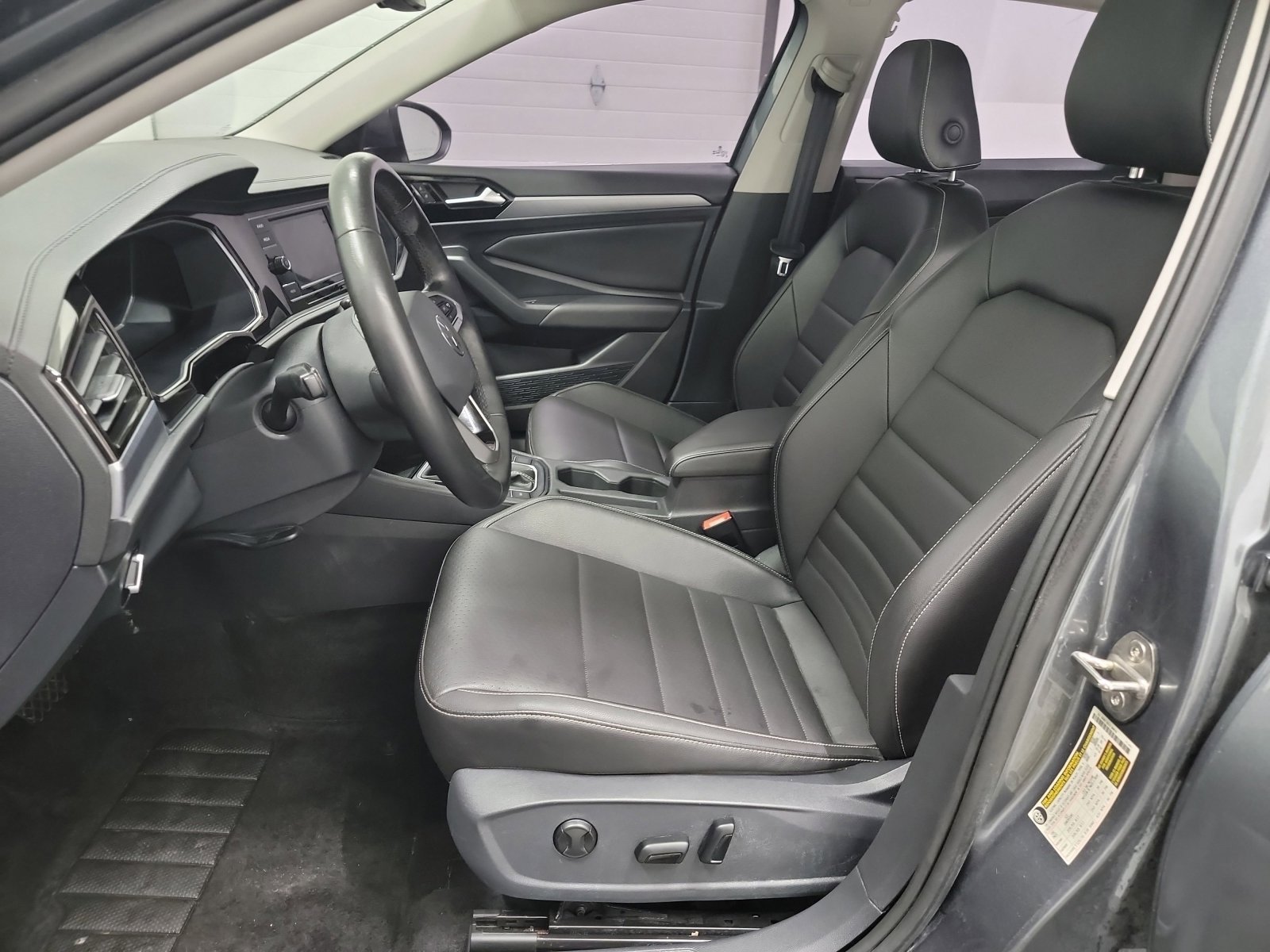 Used 2024 Volkswagen Jetta SE FWD image 12