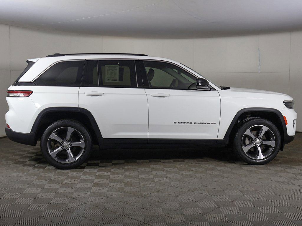 Used 2023 Jeep Grand Cherokee Limited w/ Luxury Tech Group II image 20