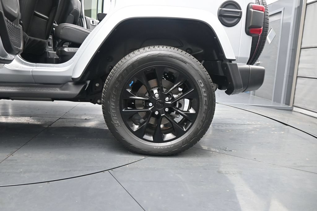 Used 2023 Jeep Wrangler Unlimited Sahara w/ Cold Weather Group AWD/4WD image 19