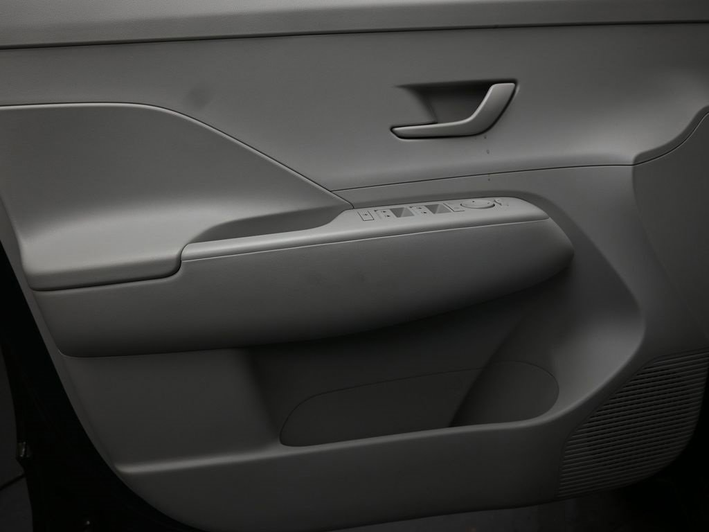 Certified 2025 Hyundai Kona SEL image 23