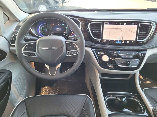 Used 2023 Chrysler Pacifica Limited image 7