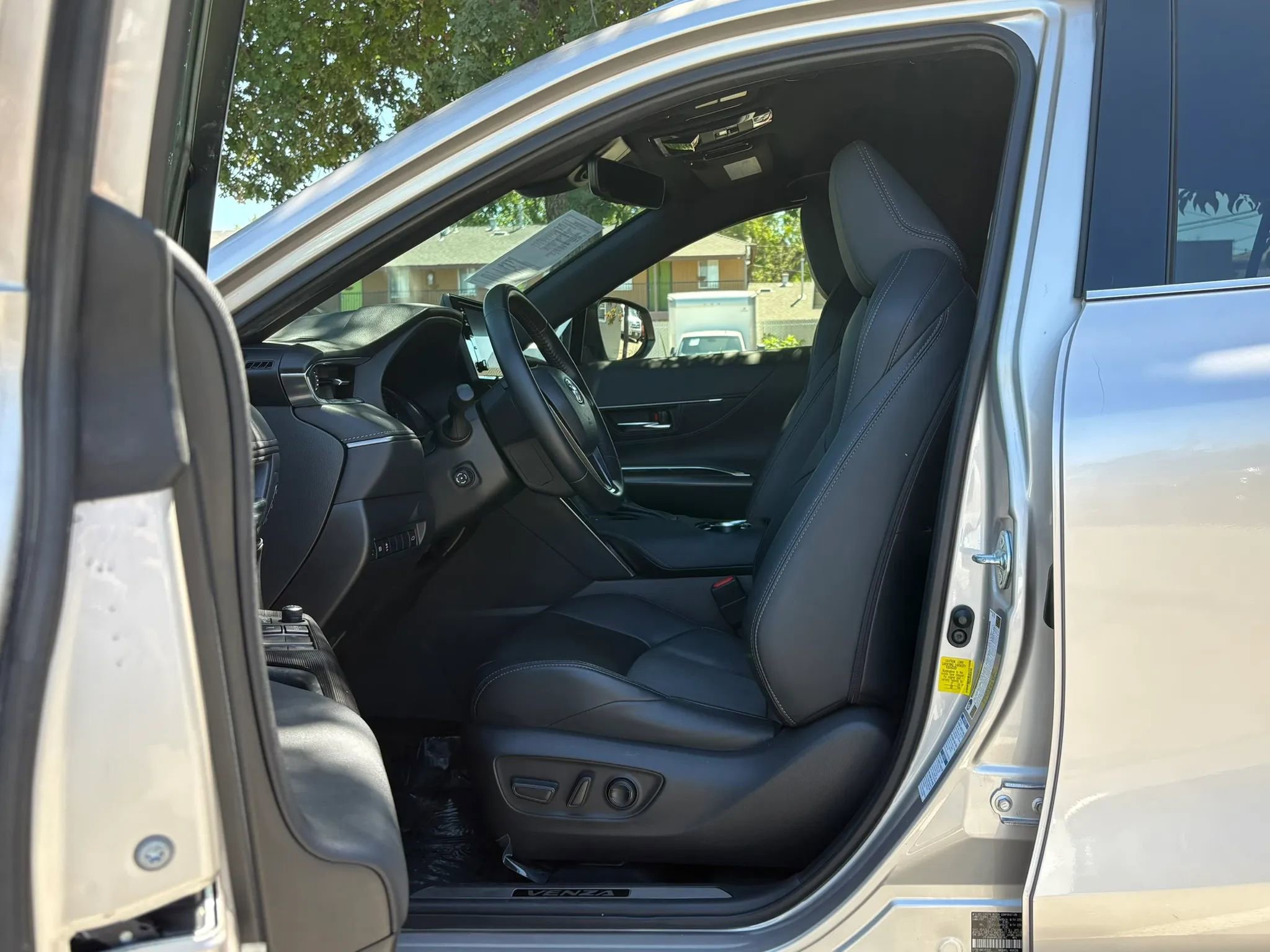 Used 2021 Toyota Venza XLE AWD/4WD image 9