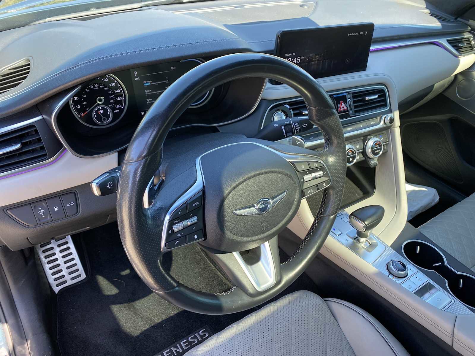 Used 2022 Genesis G70 3.3T image 11