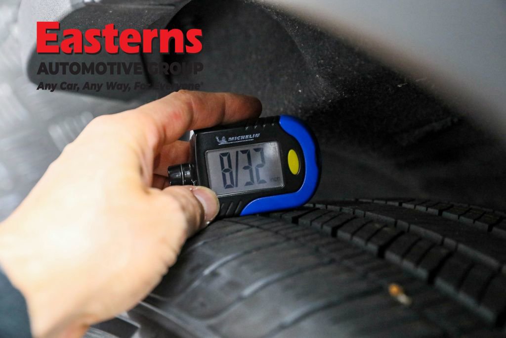 Used 2022 Ford Explorer Limited w/ Equipment Group 301A image 27