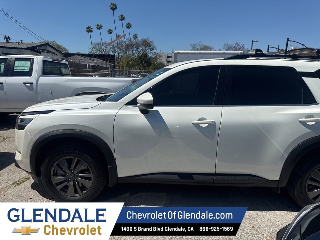 Used 2022 Nissan Pathfinder SV w/ SV Black Package image 2