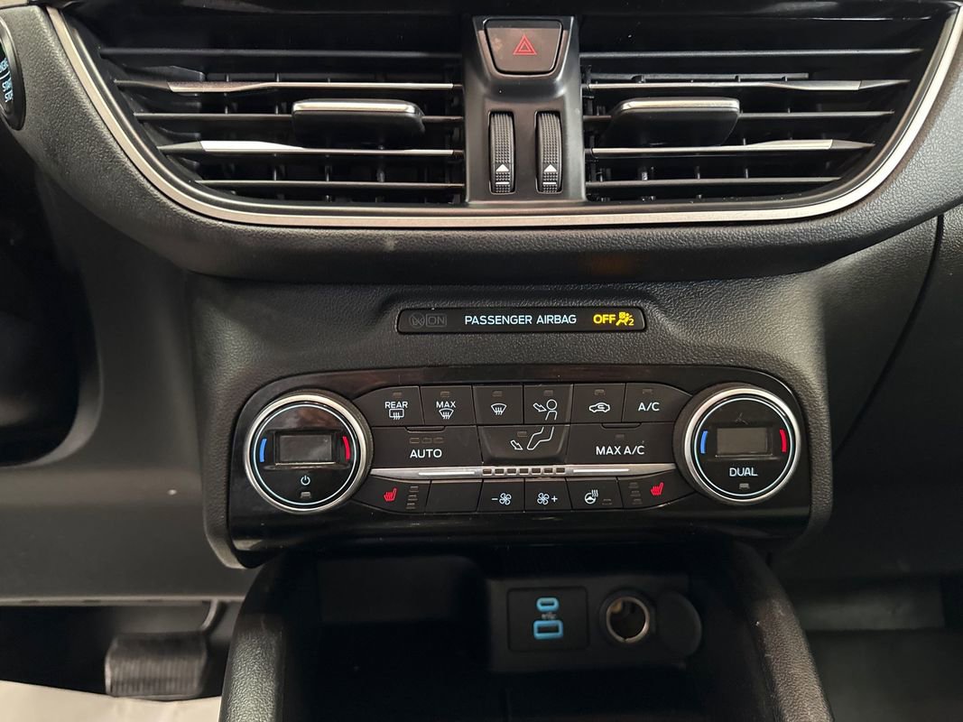 Used 2021 Ford Escape SE w/ SE Sport Appearance Package image 16