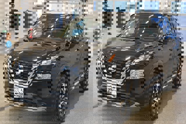 Used 2023 Nissan Rogue SL w/ SL Premium Package image 9