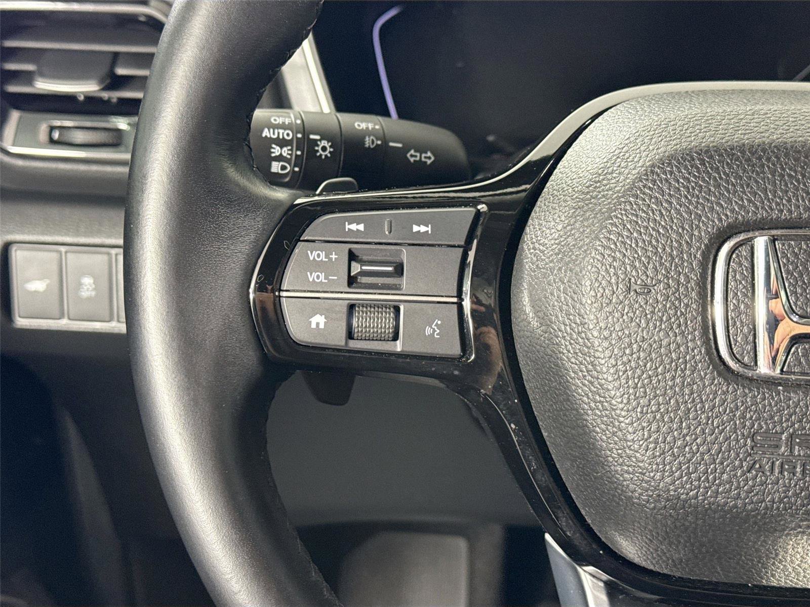 Used 2025 Honda Pilot EX-L image 17