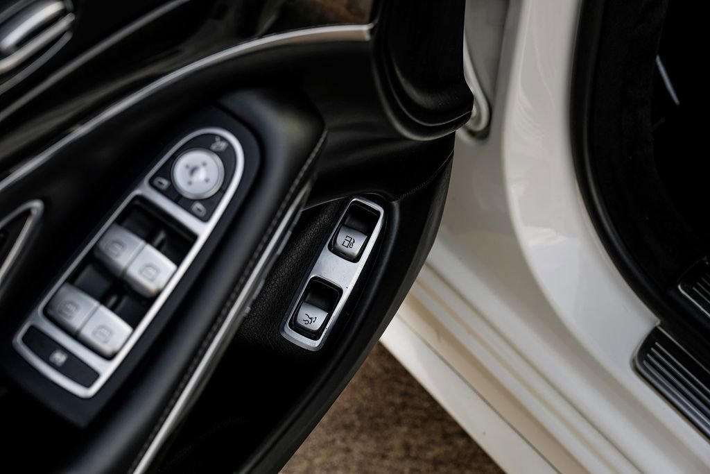 Used 2019 Mercedes-Benz S 560e w/ AMG Line Exterior image 52