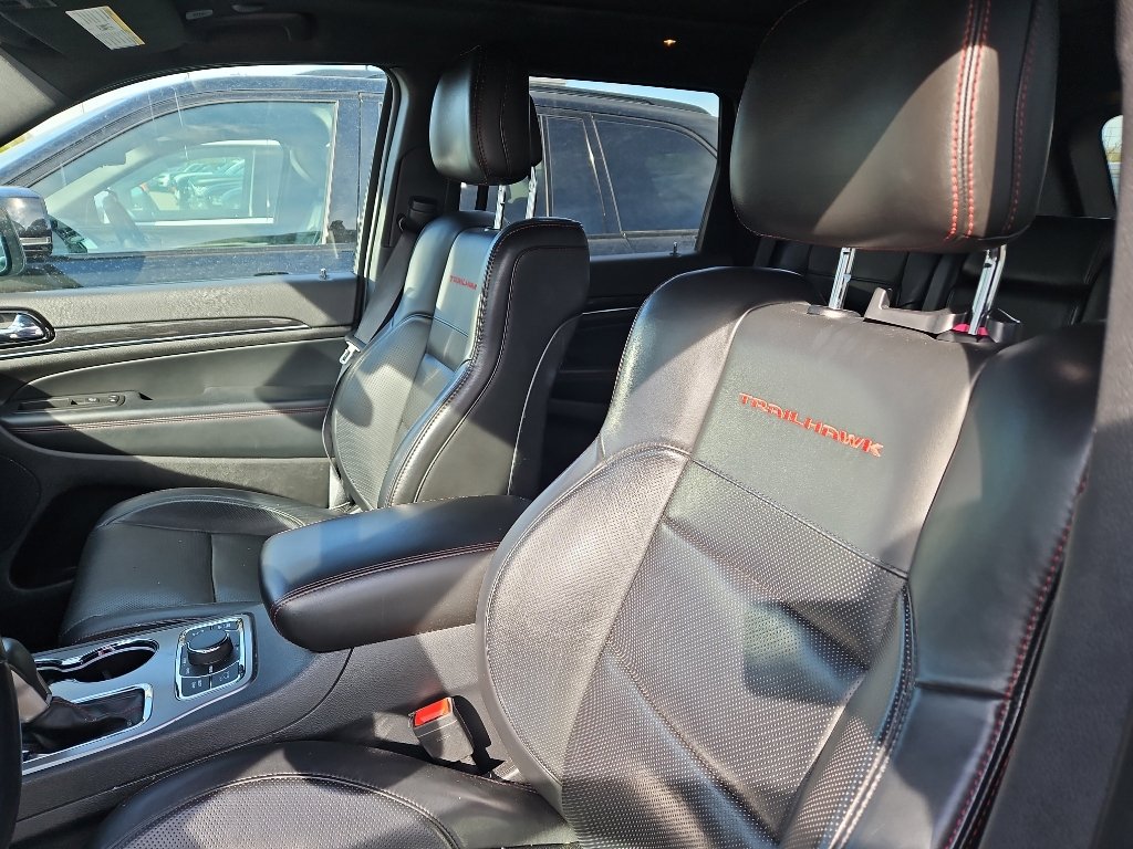 Used 2020 Jeep Grand Cherokee Trailhawk w/ Trailhawk Luxury Group AWD/4WD image 7