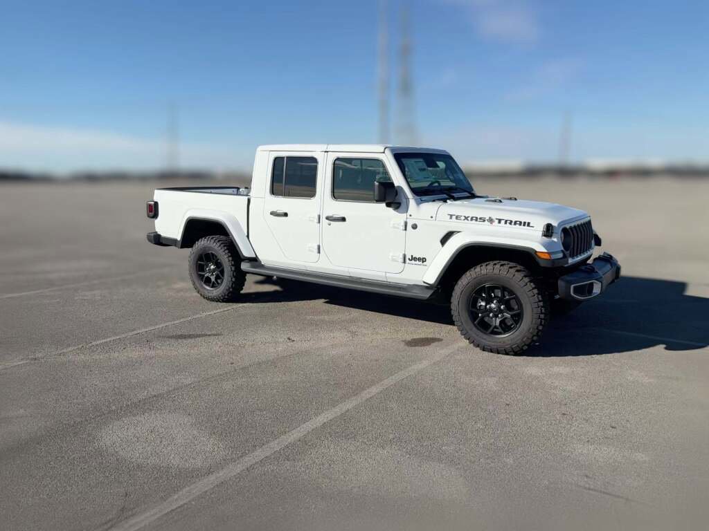 New 2026 Jeep Gladiator Sport image 16