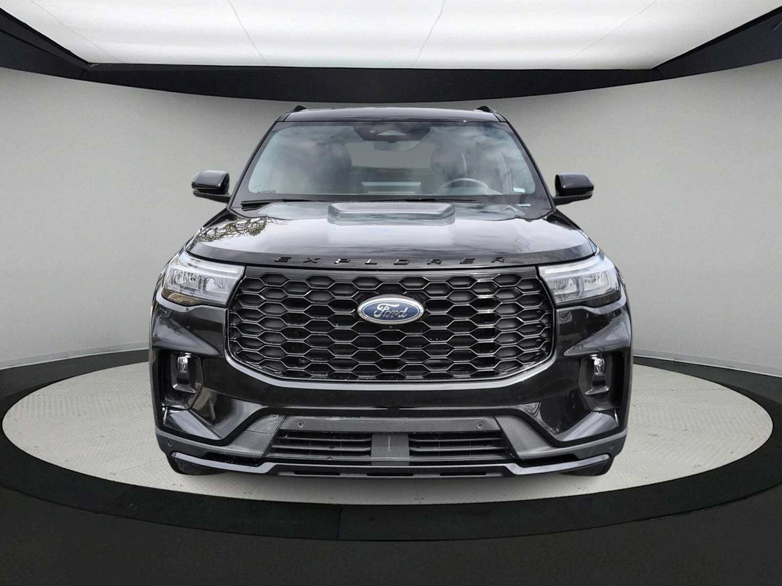 Used 2025 Ford Explorer ST-Line AWD/4WD image 3