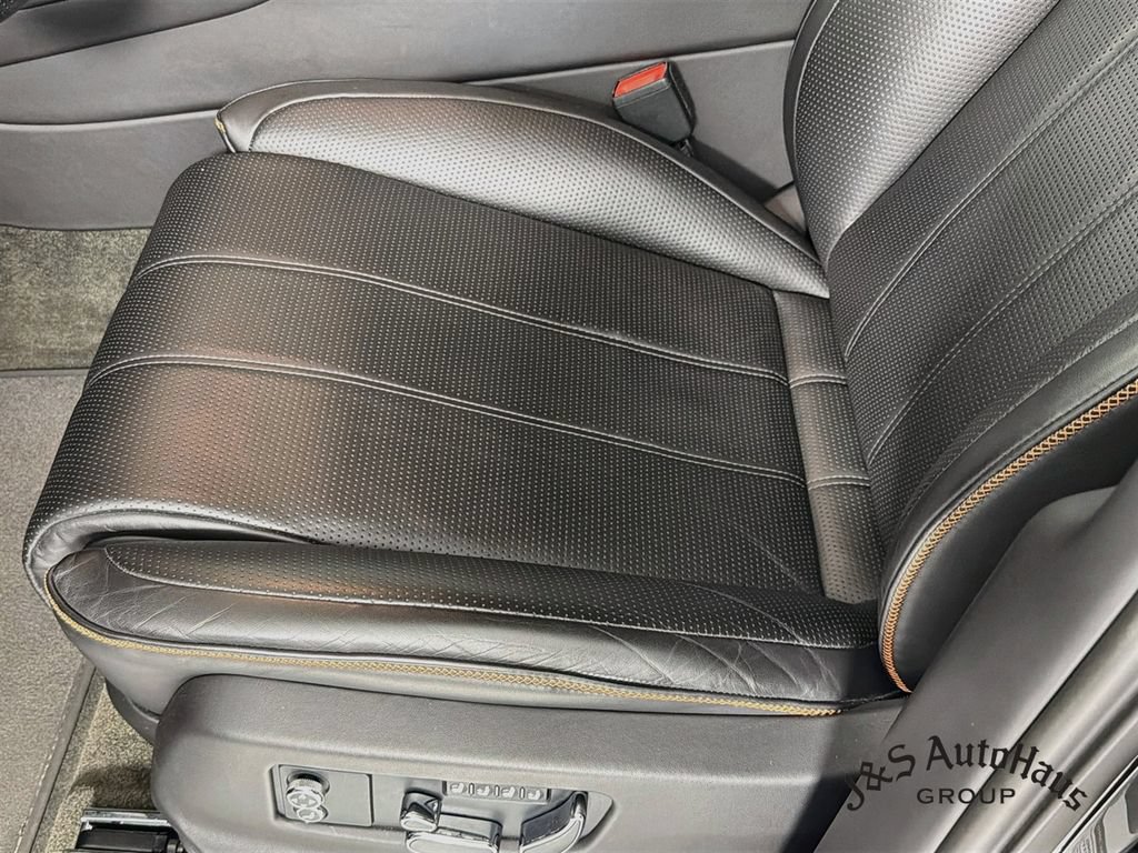 Used 2022 Bentley Bentayga AWD/4WD image 24