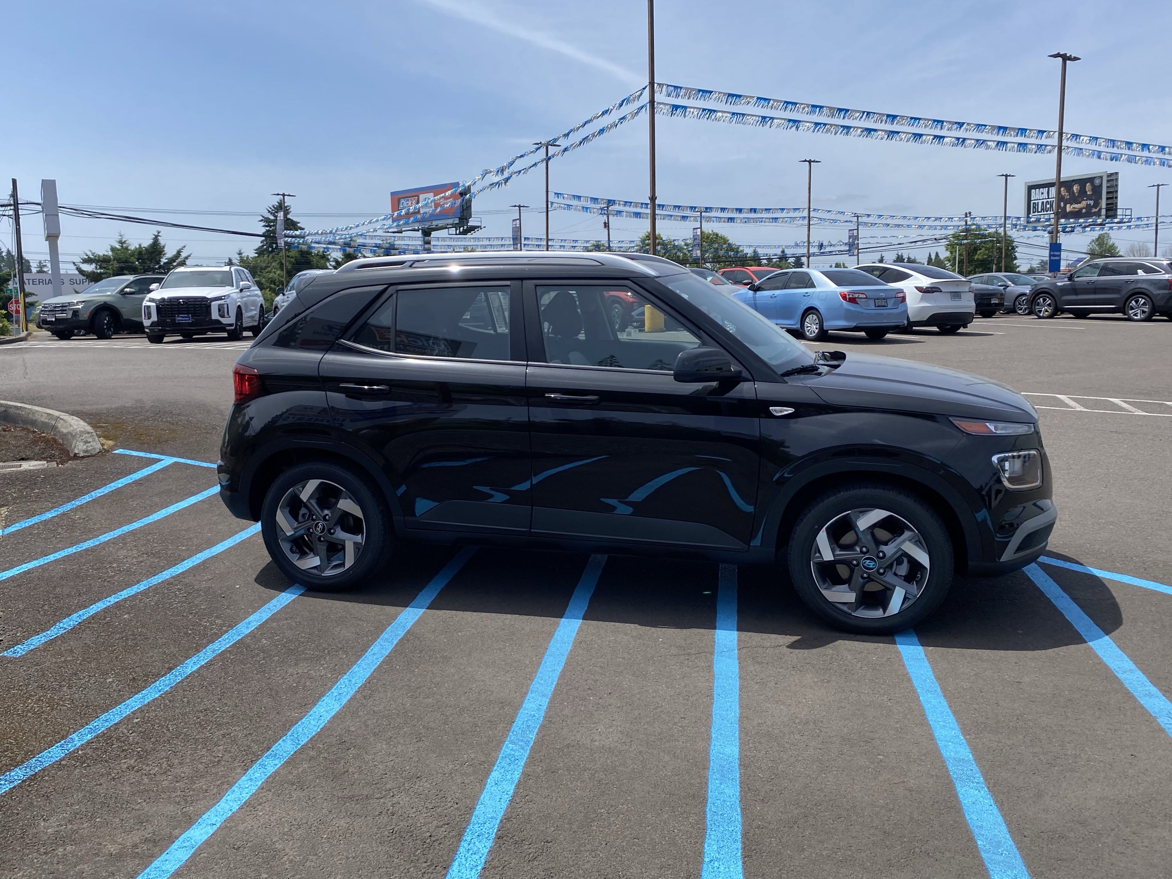 Certified 2025 Hyundai Venue SEL image 6