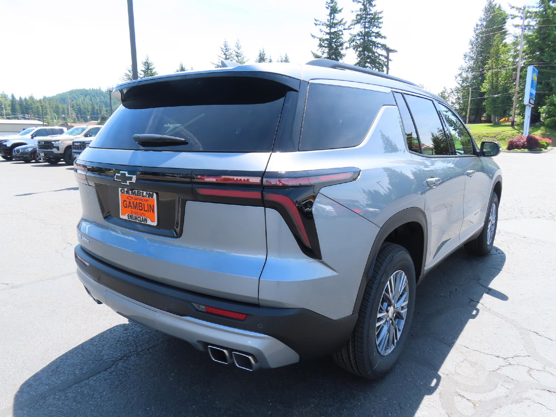 New 2025 Chevrolet Traverse LT w/ LPO, Illumination Package image 8