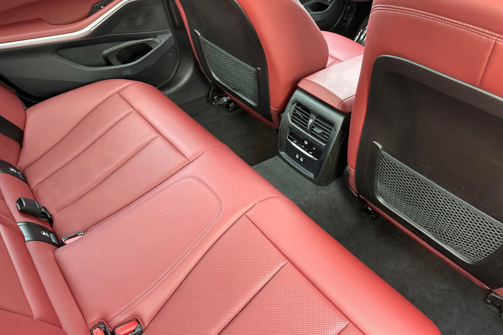 Used 2023 BMW 330e w/ Convenience Package image 29