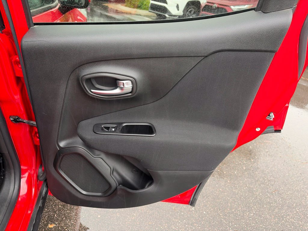 Used 2020 Jeep Renegade Latitude FWD image 15
