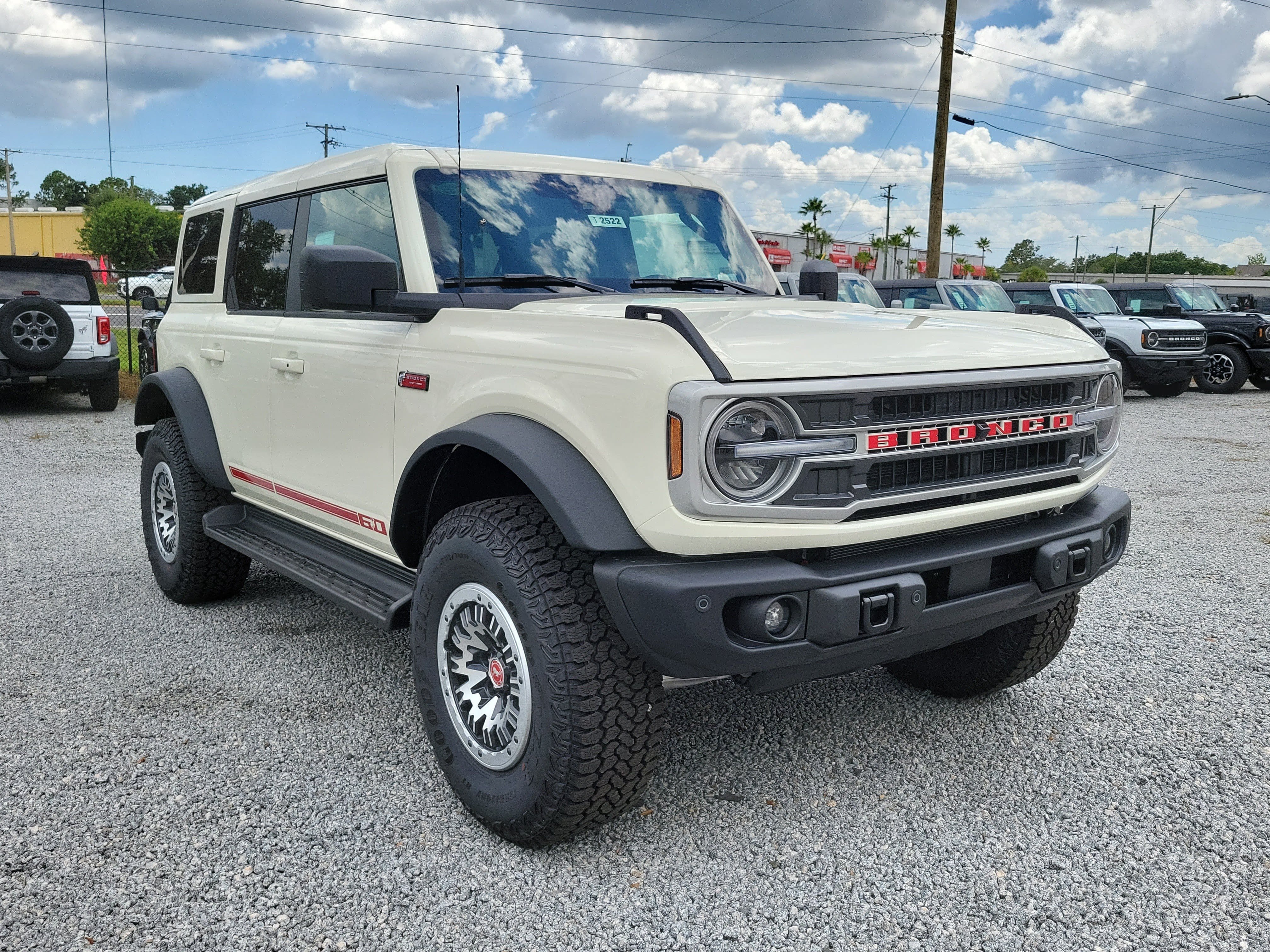New 2026 Ford Bronco Outer Banks w/ Sasquatch Package AWD/4WD image 2