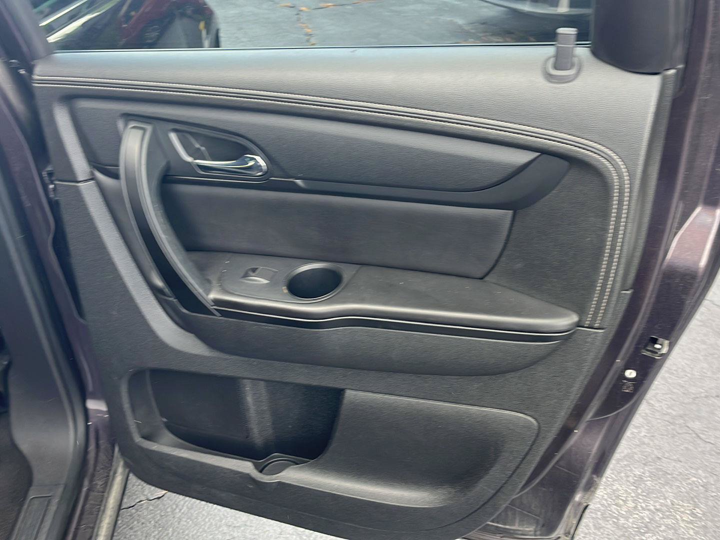 Used 2015 Chevrolet Traverse LT FWD image 24