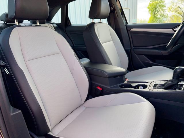 Used 2021 Volkswagen Jetta R-Line w/ R-Line Cold Weather Package FWD image 9