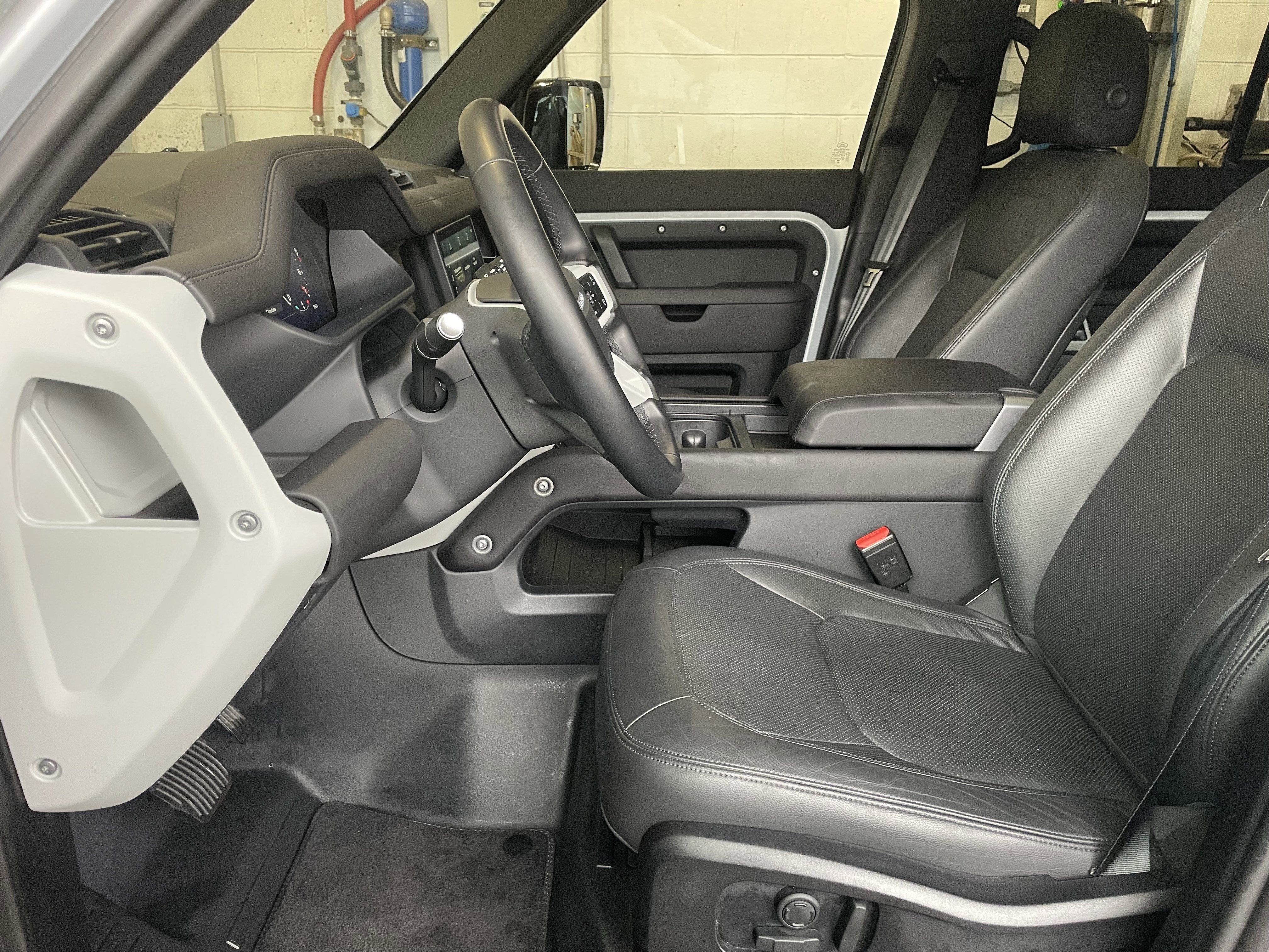 Used 2024 Land Rover Defender 110 S image 14