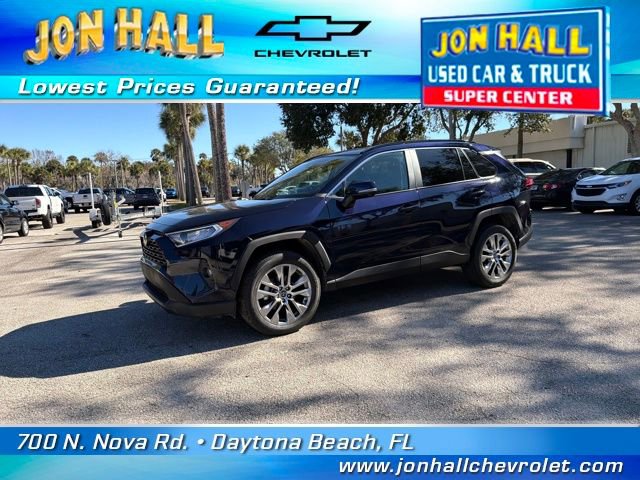 Used 2021 Toyota RAV4 XLE Premium image 3