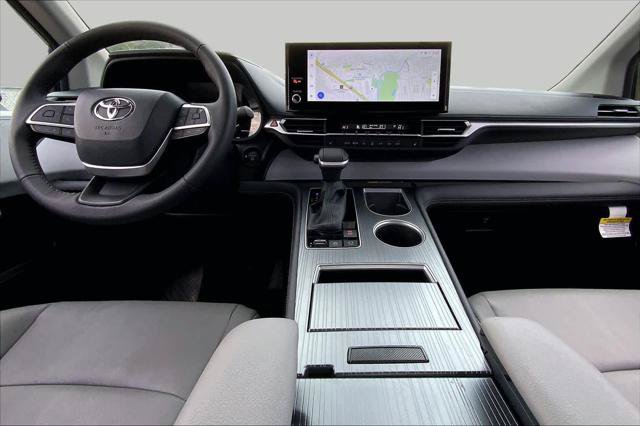 Certified 2026 Toyota Sienna XLE FWD image 15