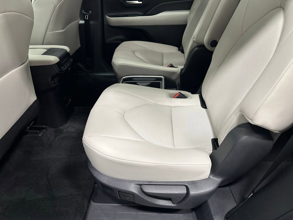 Used 2025 Toyota Grand Highlander AWD image 47