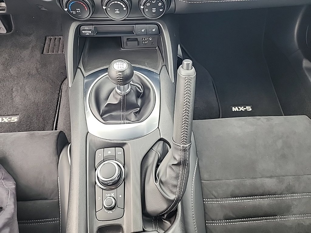 Used 2023 MAZDA MX-5 Miata Club RWD image 19