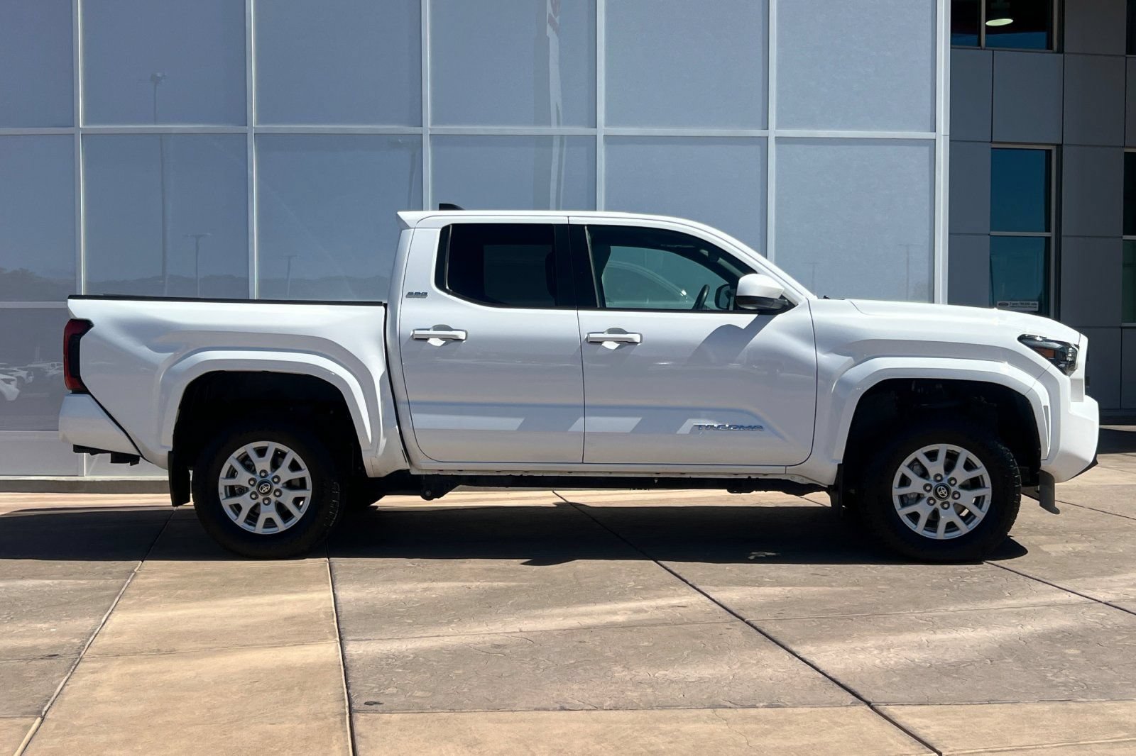 Certified 2024 Toyota Tacoma SR5 AWD/4WD image 3