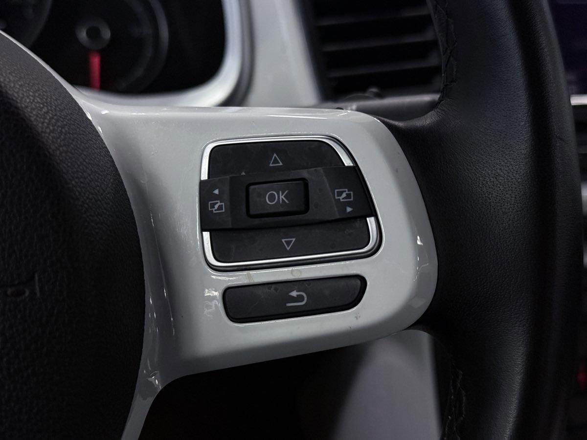 Used 2018 Volkswagen Beetle 2.0T SE image 39