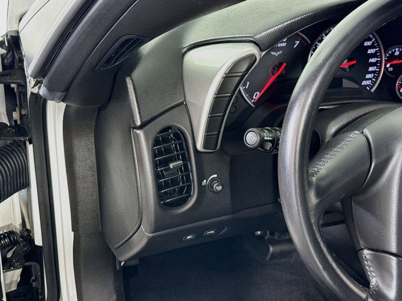 Used 2005 Chevrolet Corvette Coupe RWD image 4