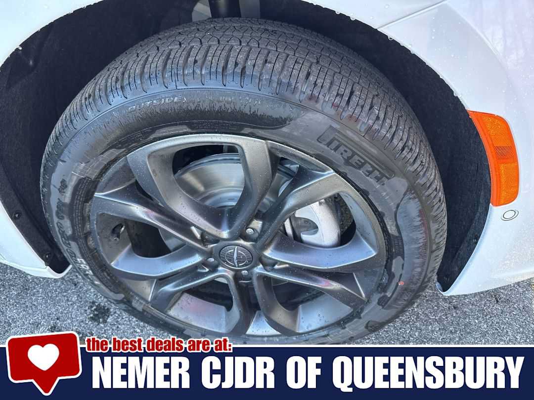 New 2026 Chrysler Pacifica Select AWD/4WD image 10