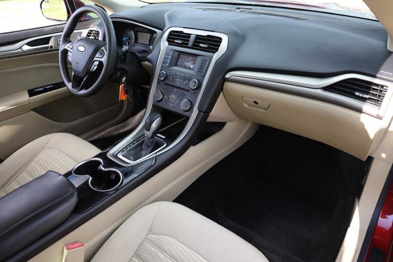 Used 2016 Ford Fusion SE FWD image 18