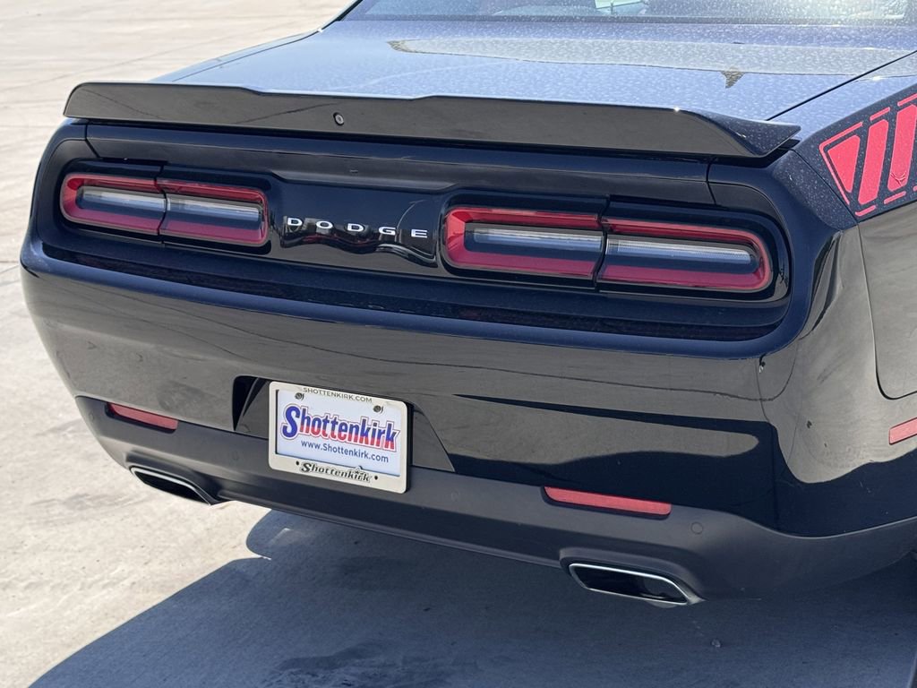 Used 2016 Dodge Challenger SXT Plus image 6