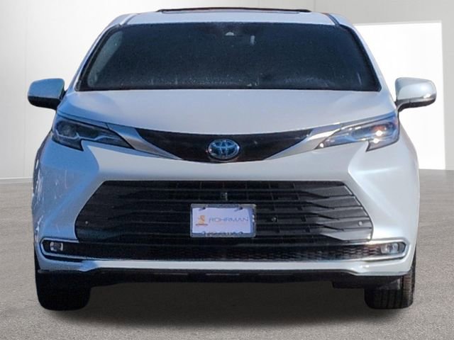 Used 2025 Toyota Sienna Platinum image 2
