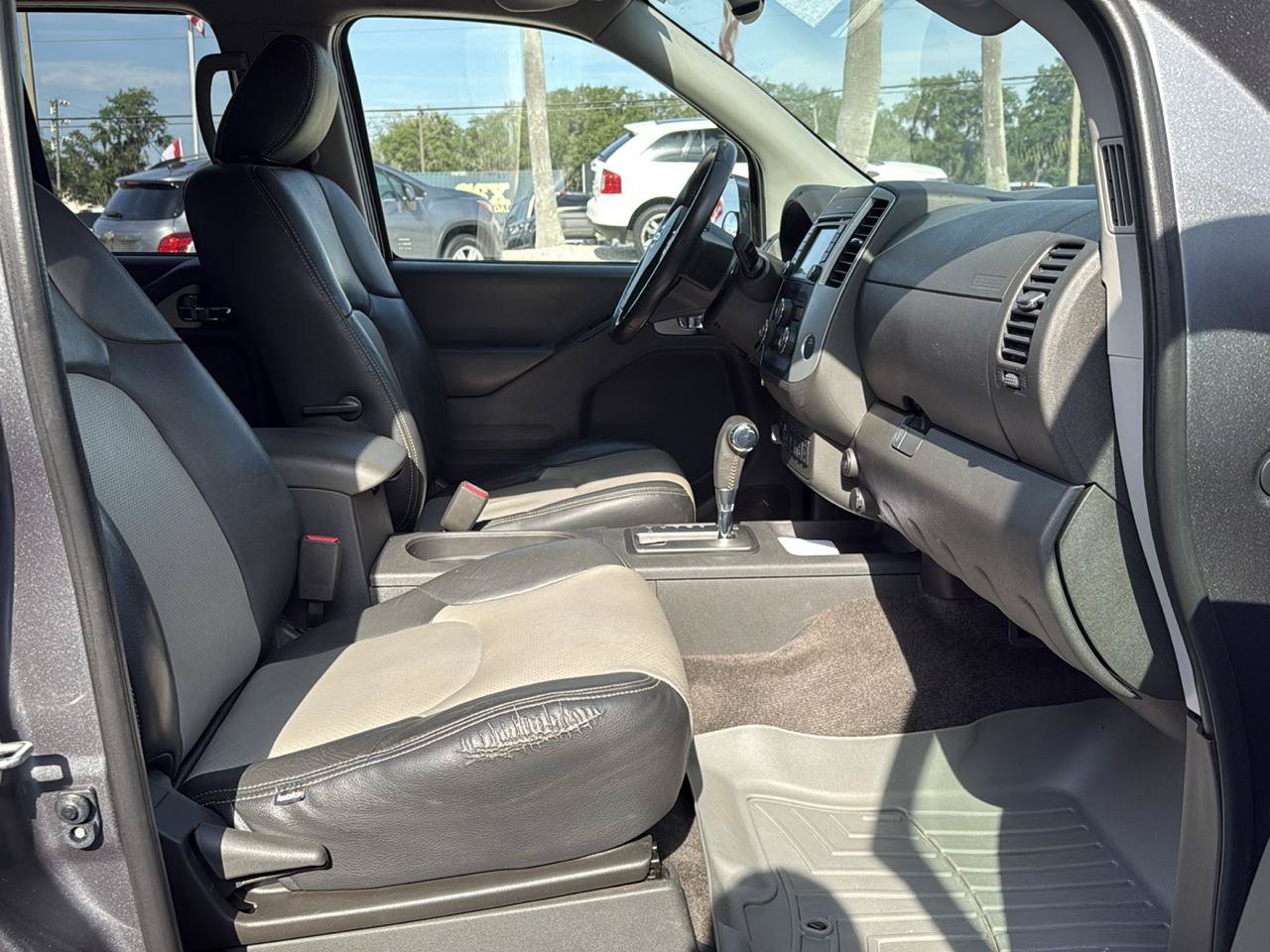 Used 2018 Nissan Frontier PRO-4X AWD/4WD image 9
