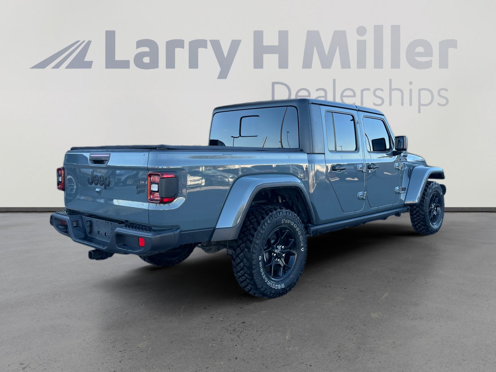 Used 2024 Jeep Gladiator Sport image 5