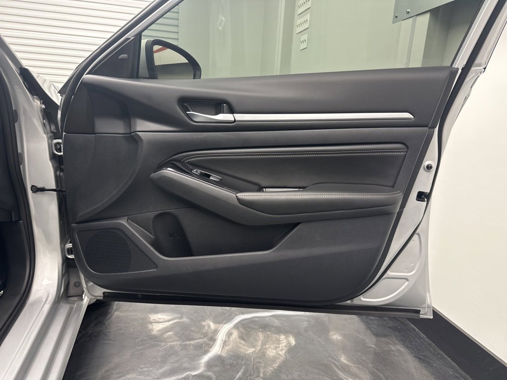 Used 2022 Nissan Altima 2.5 SV w/ SV Premium Package image 10