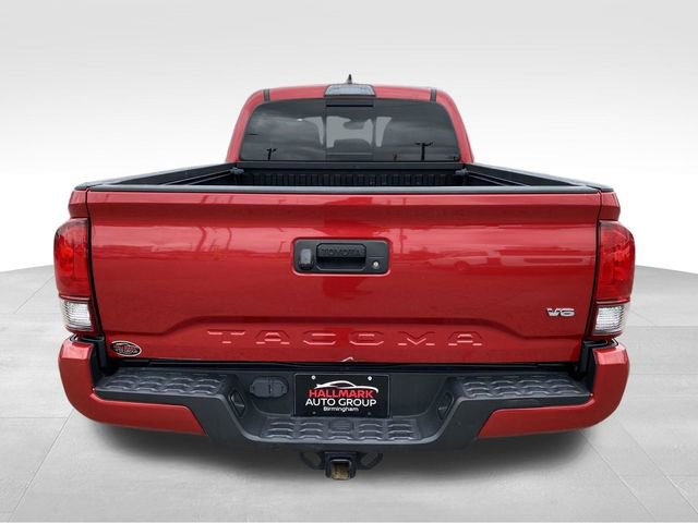 Used 2018 Toyota Tacoma TRD Sport image 3